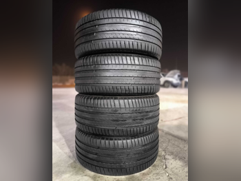 Tire & Rims Michelin Made in France /  4 Seasons  1280 mm  22"
