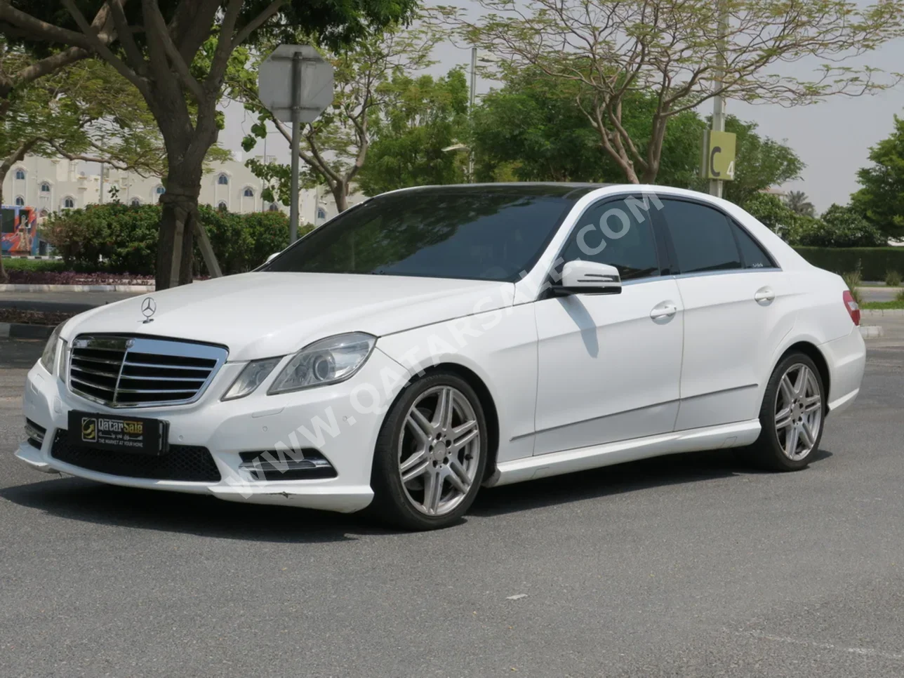 Mercedes-Benz  E-Class  300  2013  Automatic  162,000 Km  6 Cylinder  Rear Wheel Drive (RWD)  Sedan  White
