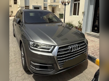 Audi  Q7  40 TFSI  2016  Automatic  55,000 Km  6 Cylinder  All Wheel Drive (AWD)  SUV  Gray