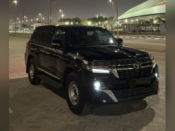 Toyota  Land Cruiser  GXR- Grand Touring  2021  Automatic  179,000 Km  8 Cylinder  Four Wheel Drive (4WD)  SUV  Black