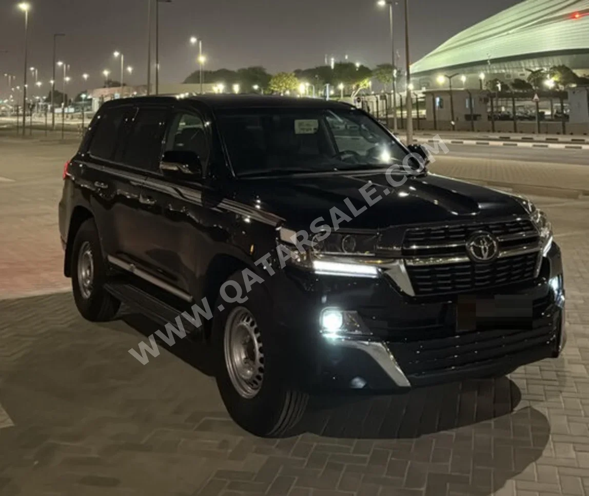 Toyota  Land Cruiser  GXR- Grand Touring  2021  Automatic  179,000 Km  8 Cylinder  Four Wheel Drive (4WD)  SUV  Black