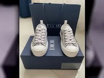 Shoes Dior  Nylon  White Size 39  Qatar  Men