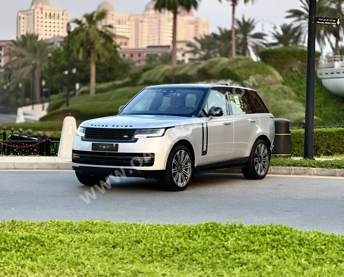 Land Rover  Range Rover  Vogue HSE  2023  Automatic  31,000 Km  8 Cylinder  Four Wheel Drive (4WD)  SUV  Silver  With Warranty