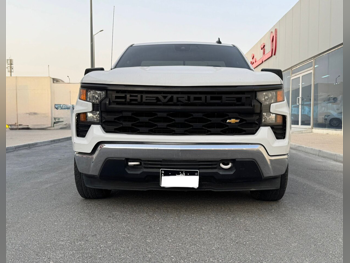 Chevrolet  Silverado  2022  Automatic  84,000 Km  6 Cylinder  Four Wheel Drive (4WD)  Pick Up  White  With Warranty