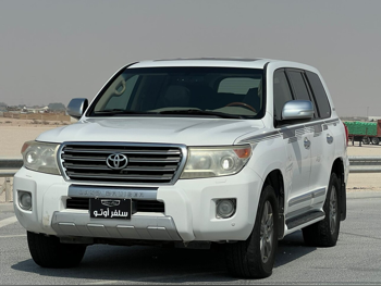 Toyota  Land Cruiser  GXR  2015  Automatic  235,000 Km  8 Cylinder  Four Wheel Drive (4WD)  SUV  White