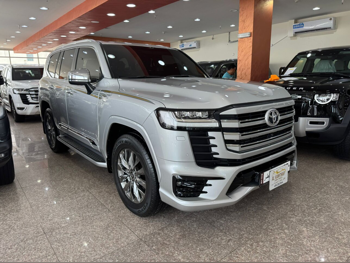 Toyota  Land Cruiser  VXR  2024  Automatic  7,000 Km  8 Cylinder  Four Wheel Drive (4WD)  SUV  Silver  With Warranty