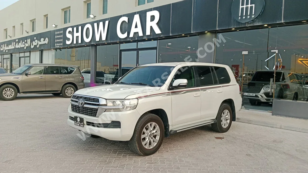 Toyota  Land Cruiser  GXR  2016  Automatic  374,000 Km  8 Cylinder  Four Wheel Drive (4WD)  SUV  White