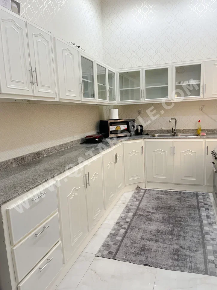 Kitchen Cabinets & Drawers - White