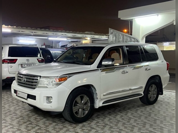 Toyota  Land Cruiser  GXR  2015  Automatic  280,000 Km  8 Cylinder  Four Wheel Drive (4WD)  SUV  White