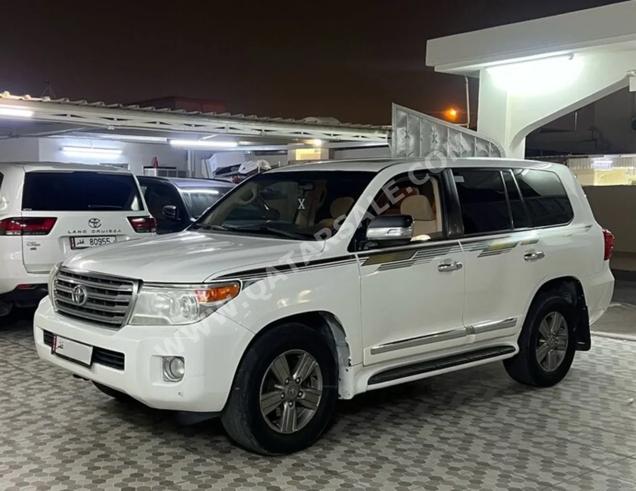 Toyota  Land Cruiser  GXR  2015  Automatic  280,000 Km  8 Cylinder  Four Wheel Drive (4WD)  SUV  White
