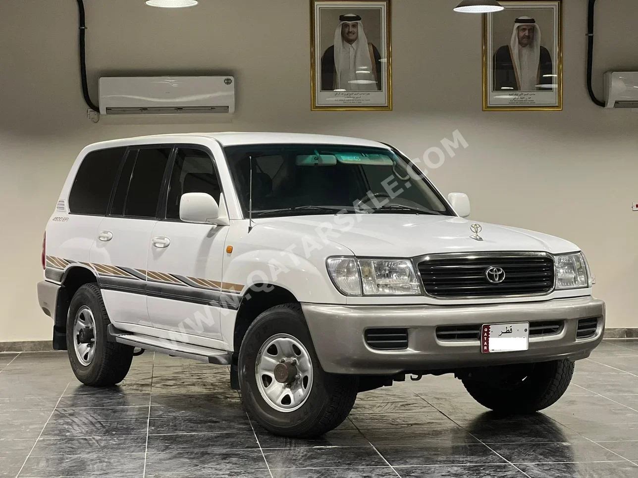 Toyota  Land Cruiser  GXR  2002  Automatic  125,000 Km  6 Cylinder  Four Wheel Drive (4WD)  SUV  White