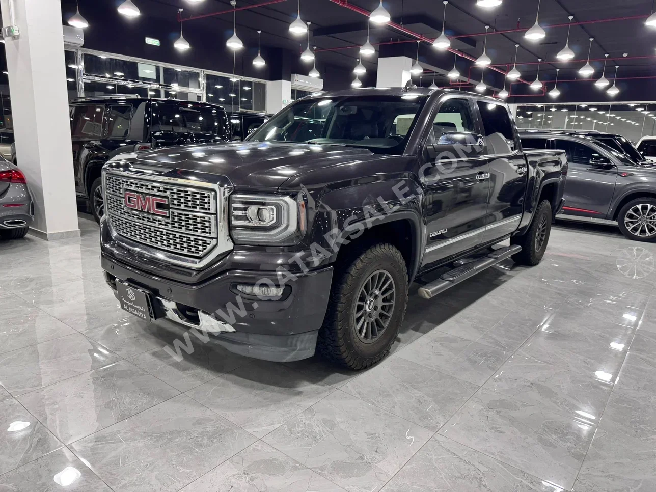 GMC  Sierra  Denali  2016  Automatic  297,000 Km  8 Cylinder  Four Wheel Drive (4WD)  Pick Up  Gray