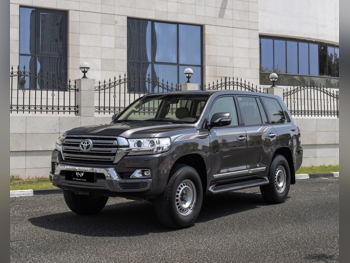 Toyota  Land Cruiser  GXR  2017  Automatic  230,000 Km  8 Cylinder  Four Wheel Drive (4WD)  SUV  Gray