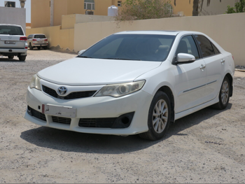 تويوتا  كامري  جي ال اي  2012  اوتوماتيك  376,000 كم  4 سلندر  سحب امامي  سيدان  أبيض