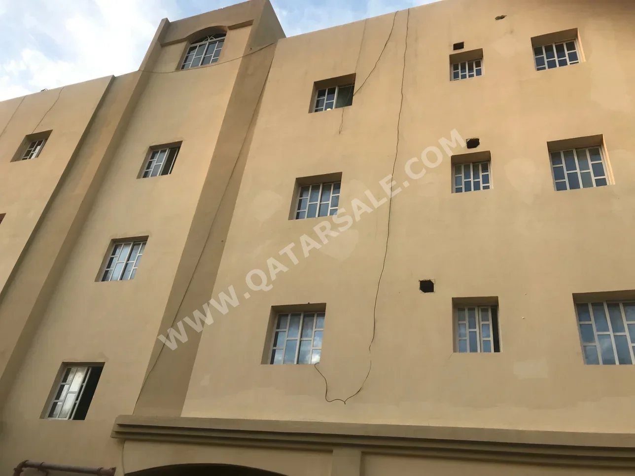 2 Bedrooms  Apartment  For Rent  in Doha -  Madinat Khalifa South  Not Furnished