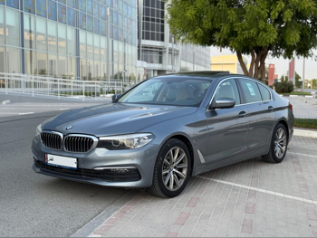 بي ام دبليو  الفئة - الخامسة  520i  2020  اوتوماتيك  74,000 كم  4 سلندر  دفع خلفي  سيدان  رمادي