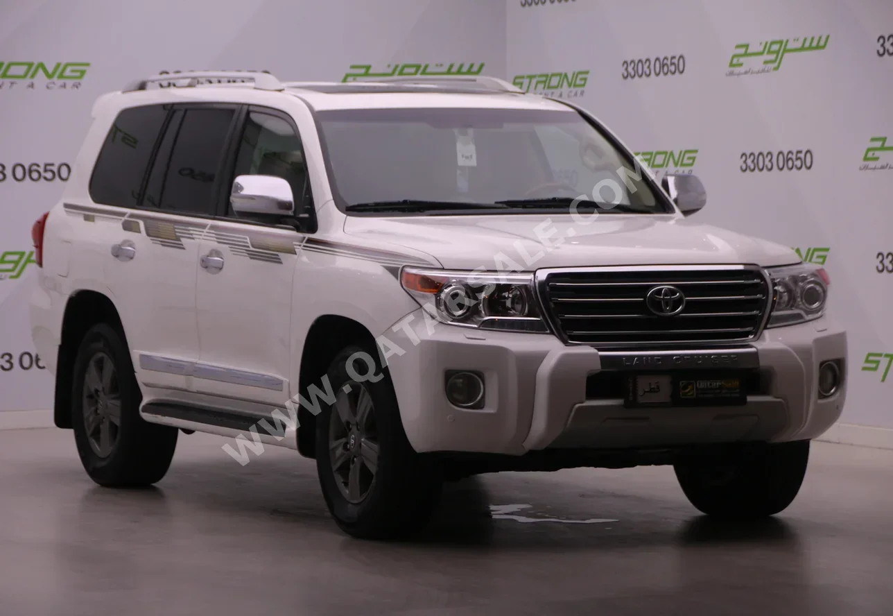 Toyota  Land Cruiser  GXR  2014  Automatic  165,000 Km  8 Cylinder  Four Wheel Drive (4WD)  SUV  White