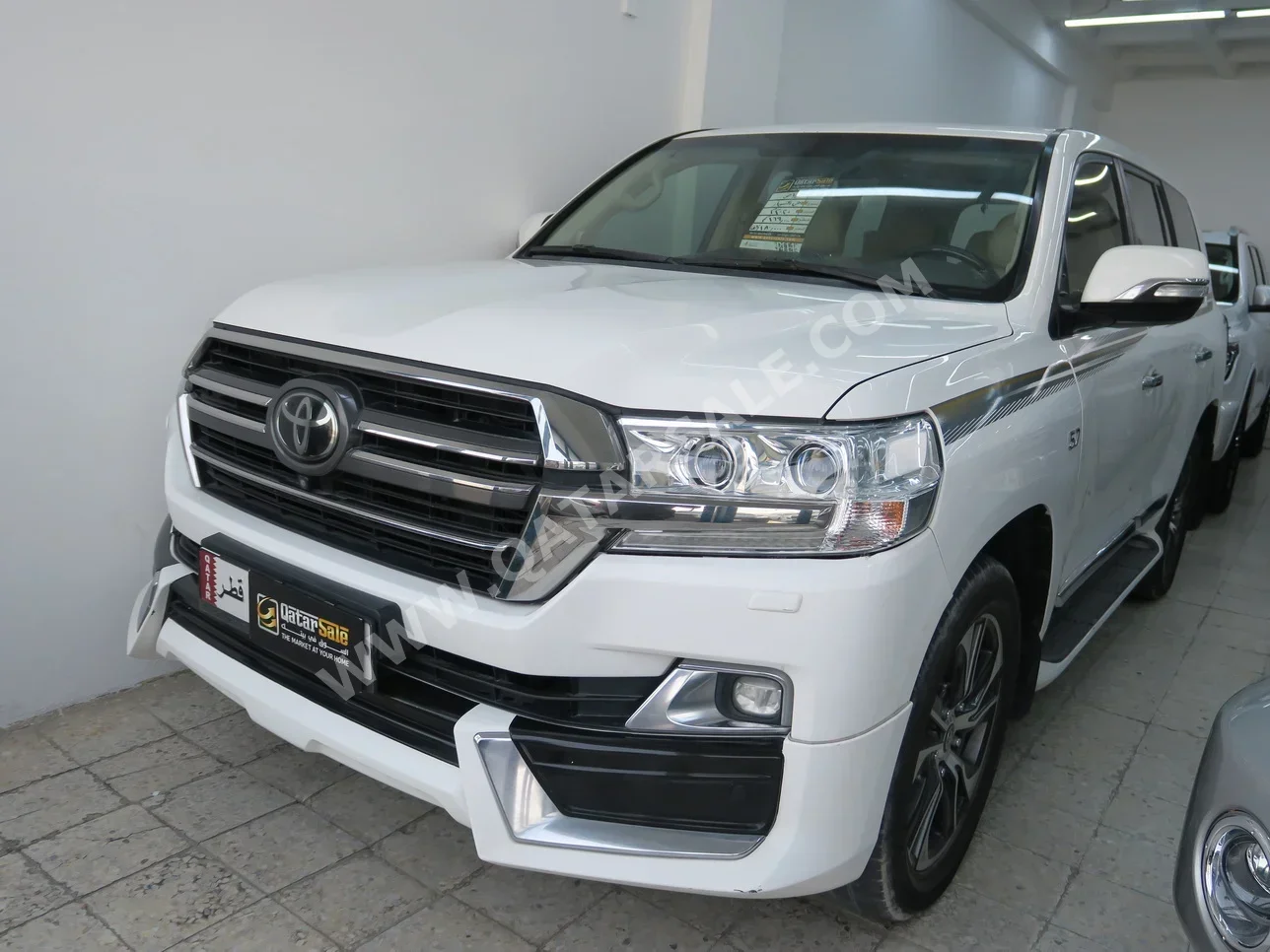Toyota  Land Cruiser  VXR  2020  Automatic  169,000 Km  8 Cylinder  Four Wheel Drive (4WD)  SUV  White