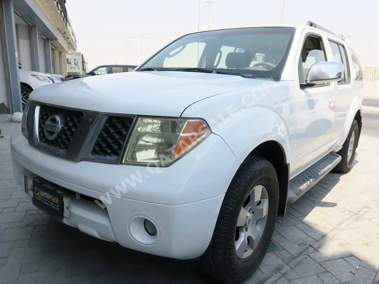 Nissan  Pathfinder  SE  2007  Automatic  332,000 Km  6 Cylinder  Four Wheel Drive (4WD)  SUV  White