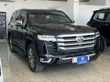 Toyota  Land Cruiser  VXR Twin Turbo  2022  Automatic  41,000 Km  6 Cylinder  Four Wheel Drive (4WD)  SUV  Black  With Warranty