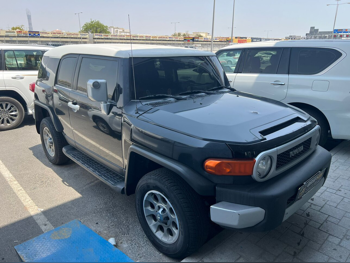Toyota  FJ Cruiser  2013  Automatic  328,000 Km  6 Cylinder  Four Wheel Drive (4WD)  SUV  Black