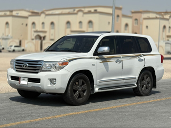 Toyota  Land Cruiser  VXR  2015  Automatic  284,000 Km  8 Cylinder  Four Wheel Drive (4WD)  SUV  White