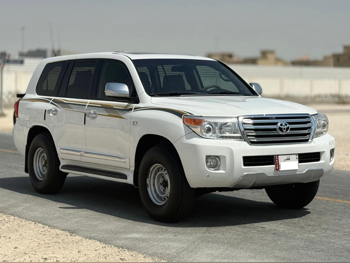 Toyota  Land Cruiser  VXR  2015  Automatic  284,000 Km  8 Cylinder  Four Wheel Drive (4WD)  SUV  White