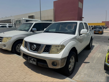 Nissan  Navara  SE  2014  Automatic  283,000 Km  4 Cylinder  Rear Wheel Drive (RWD)  Pick Up  Silver