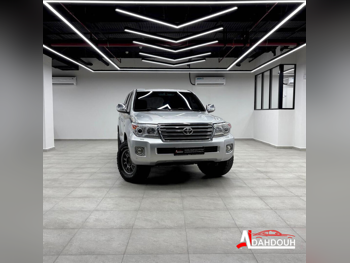 Toyota  Land Cruiser  VXR  2014  Automatic  262,000 Km  8 Cylinder  Four Wheel Drive (4WD)  SUV  Silver