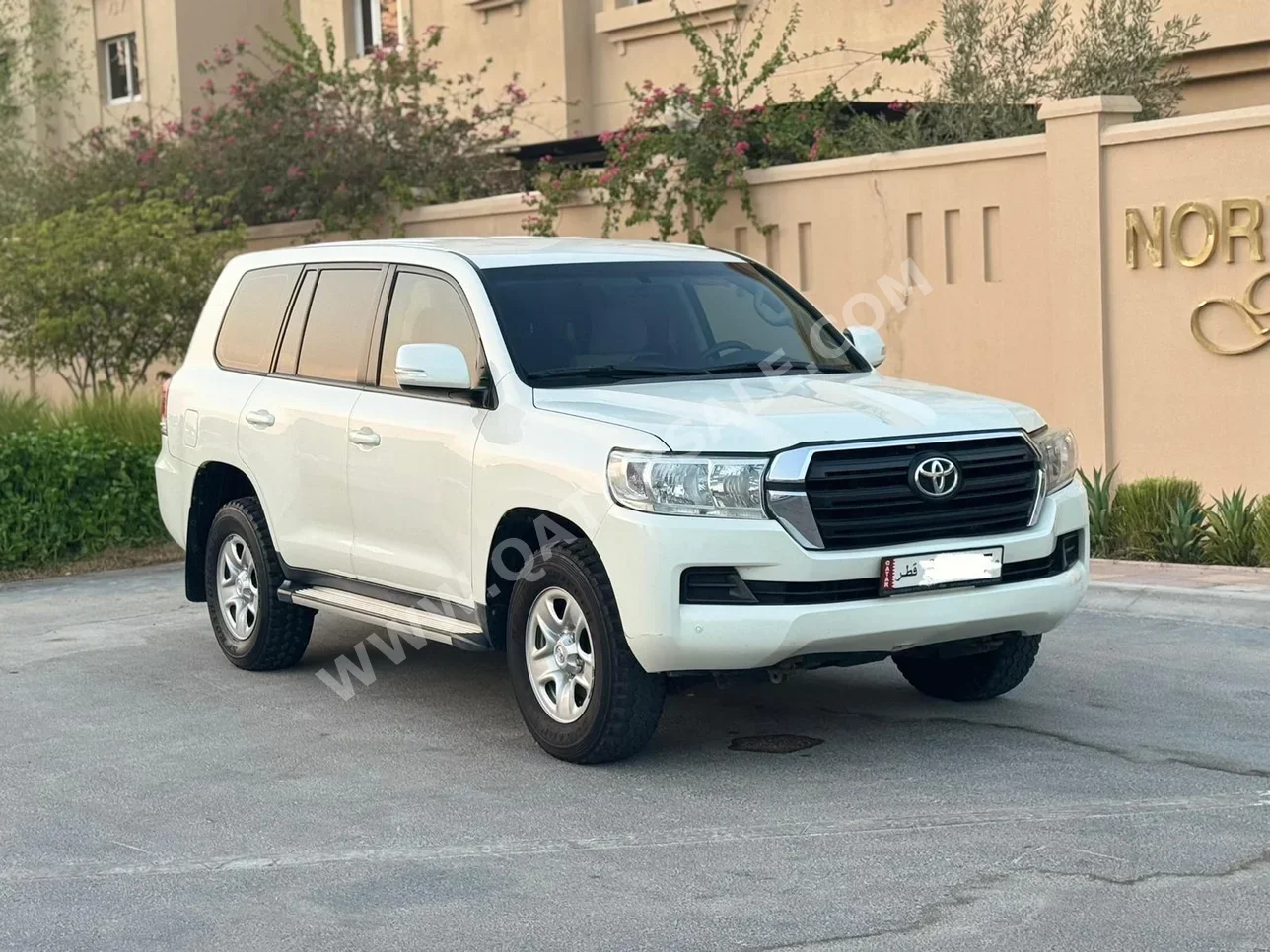 Toyota  Land Cruiser  G  2018  Automatic  290,000 Km  6 Cylinder  Four Wheel Drive (4WD)  SUV  White
