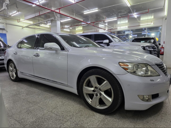 Lexus  LS  460  2010  Automatic  115,000 Km  8 Cylinder  Rear Wheel Drive (RWD)  Sedan  White