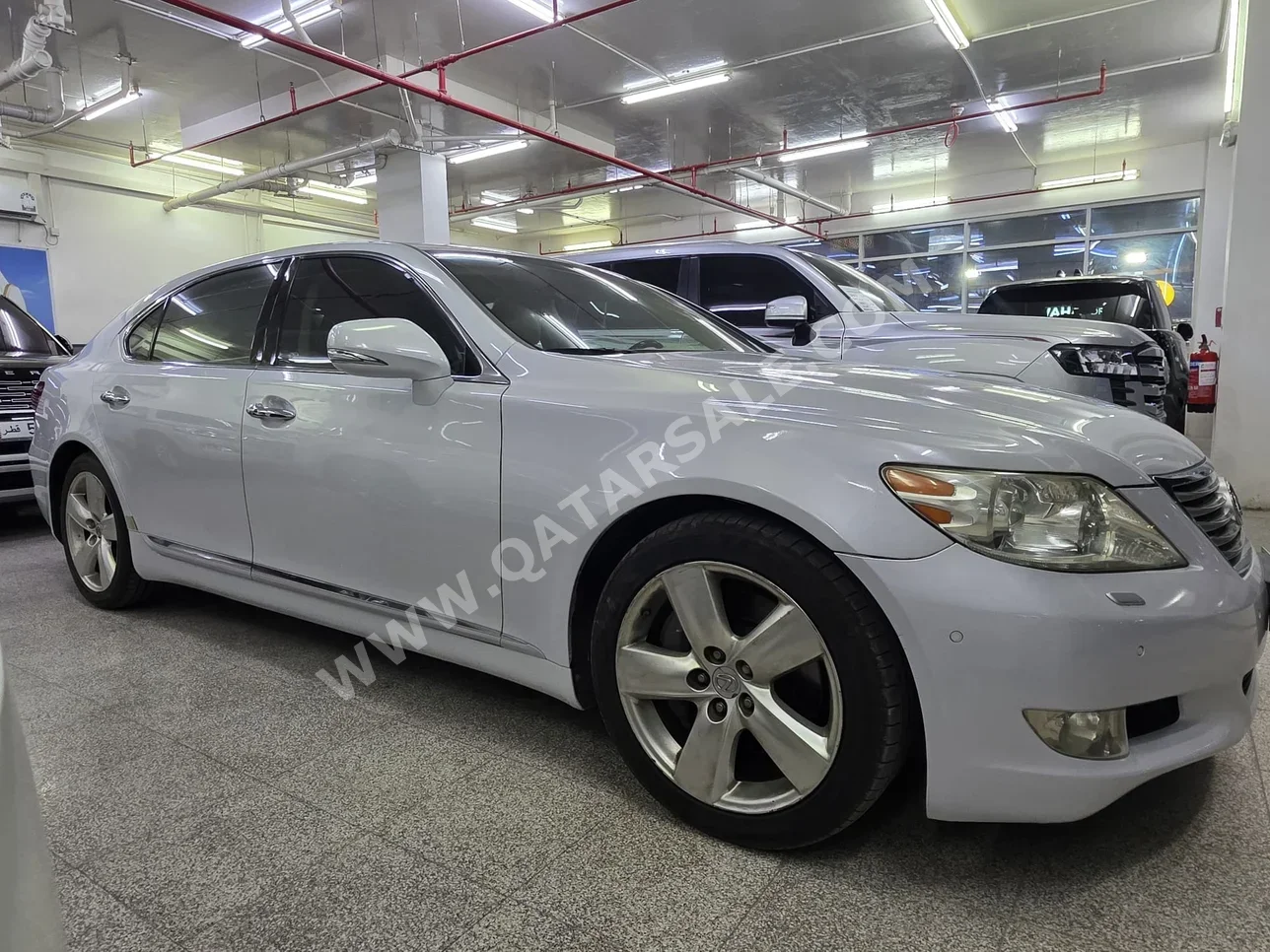 Lexus  LS  460  2010  Automatic  115,000 Km  8 Cylinder  Rear Wheel Drive (RWD)  Sedan  White