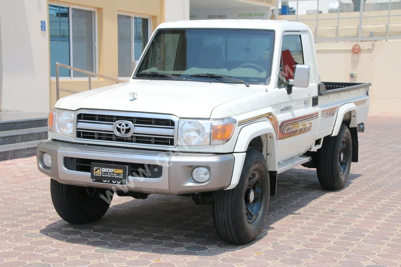 Toyota  Land Cruiser  LX  2022  Manual  103,000 Km  6 Cylinder  Four Wheel Drive (4WD)  Pick Up  White