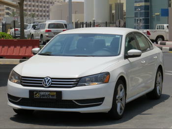 Volkswagen  Passat  2016  Automatic  76,500 Km  5 Cylinder  Front Wheel Drive (FWD)  Sedan  White
