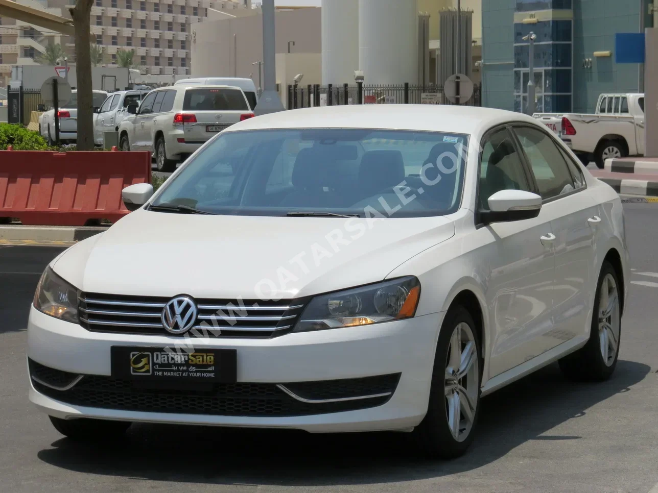 Volkswagen  Passat  2016  Automatic  76,500 Km  5 Cylinder  Front Wheel Drive (FWD)  Sedan  White