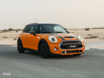 Mini  Cooper  S  2015  Automatic  164,000 Km  4 Cylinder  Front Wheel Drive (FWD)  Hatchback  Orange