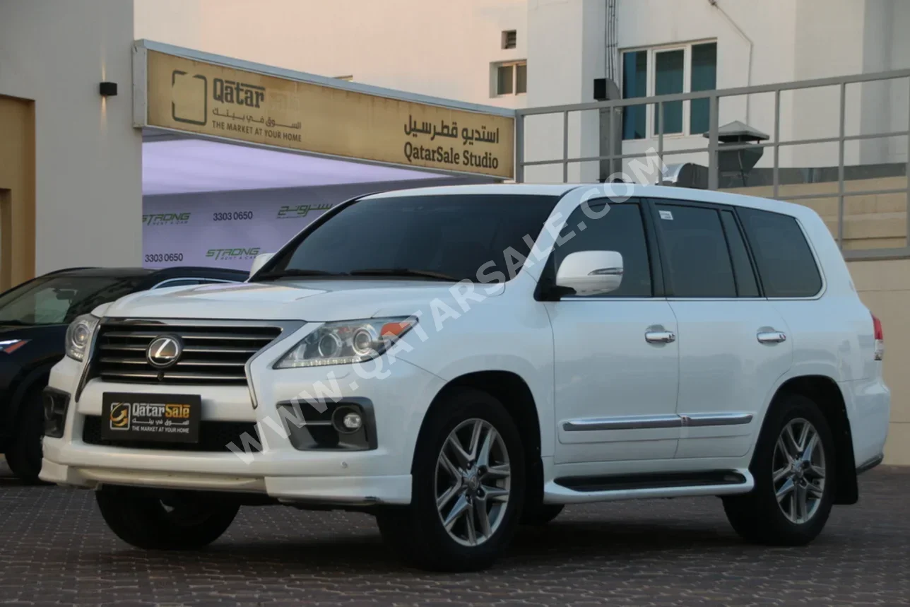 Lexus  LX  570 S  2014  Automatic  259,000 Km  8 Cylinder  Four Wheel Drive (4WD)  SUV  White