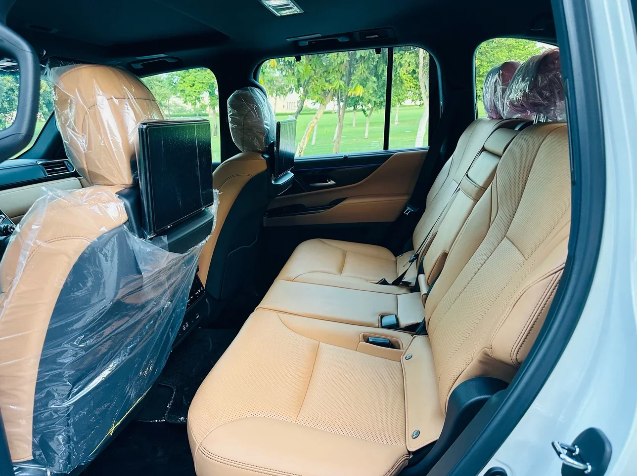 لكزس  ال اكس 600  6 سلندر  إس يو في 4 في 4  أبيض  2023