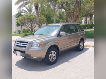 Honda  MRV  2008  Automatic  148,000 Km  6 Cylinder  Four Wheel Drive (4WD)  SUV  Gold