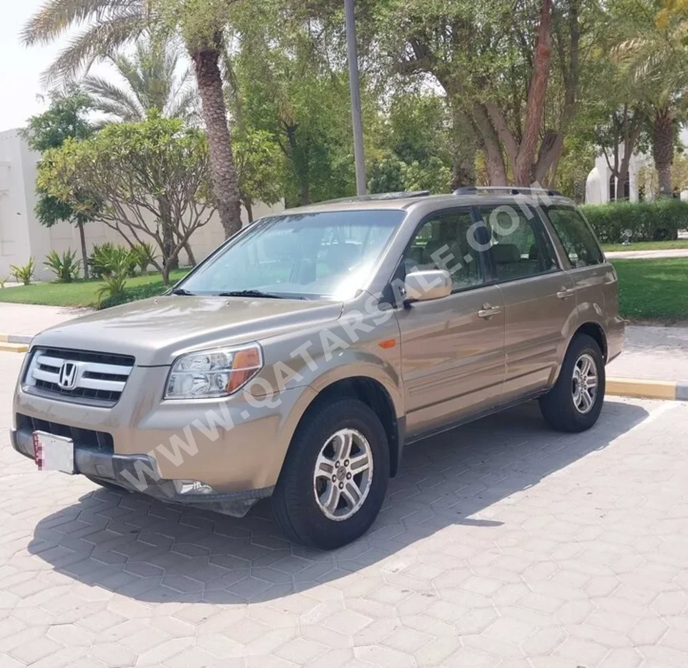 Honda  MRV  2008  Automatic  148,000 Km  6 Cylinder  Four Wheel Drive (4WD)  SUV  Gold