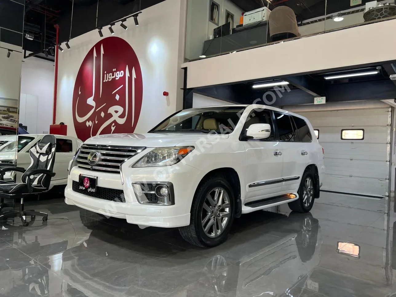 Lexus  LX  570  2013  Automatic  291,000 Km  8 Cylinder  Four Wheel Drive (4WD)  SUV  Pearl