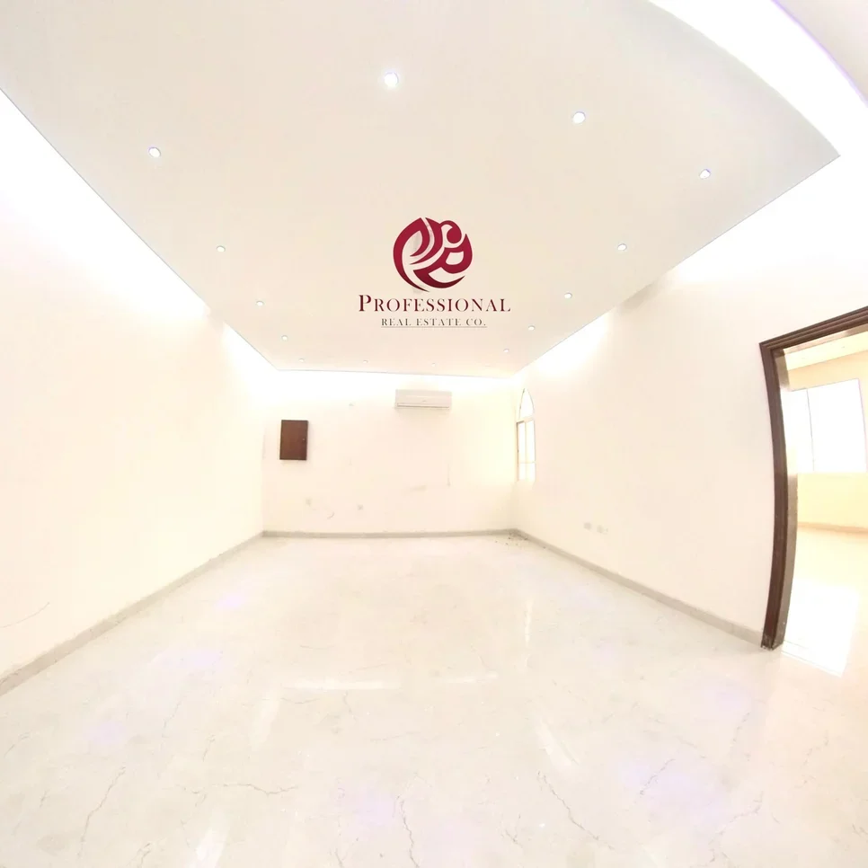 Commercial  - Not Furnished  - Doha  - Al Markhiya  - 6 Bedrooms