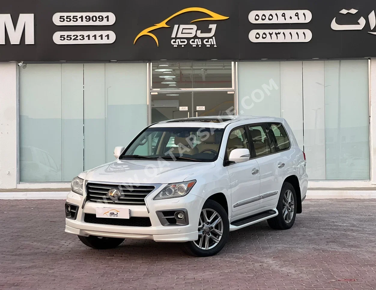 Lexus  LX  570  2014  Automatic  278,000 Km  8 Cylinder  Four Wheel Drive (4WD)  SUV  White