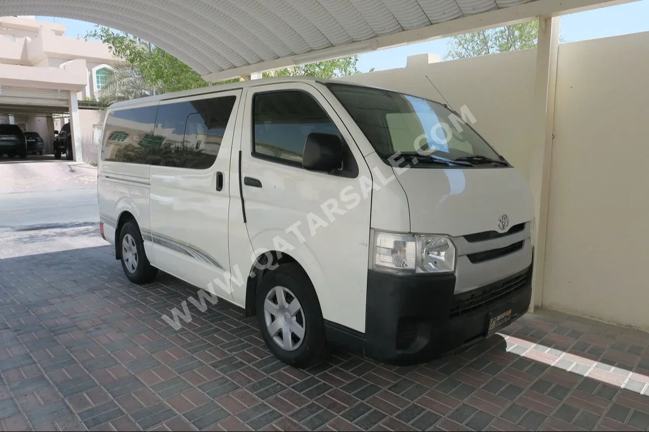 Toyota  Hiace  2016  Manual  439,000 Km  4 Cylinder  Rear Wheel Drive (RWD)  Van / Bus  White
