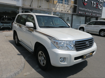 Toyota  Land Cruiser  GX  2014  Manual  270,000 Km  6 Cylinder  Four Wheel Drive (4WD)  SUV  White