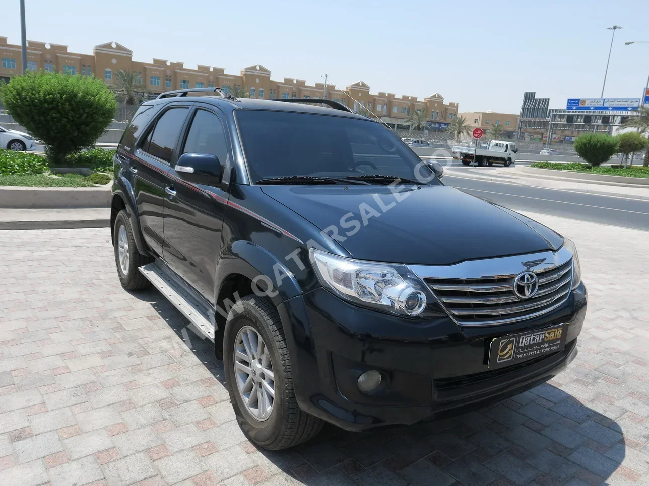 Toyota  Fortuner  2012  Automatic  280,000 Km  6 Cylinder  Four Wheel Drive (4WD)  SUV  Black