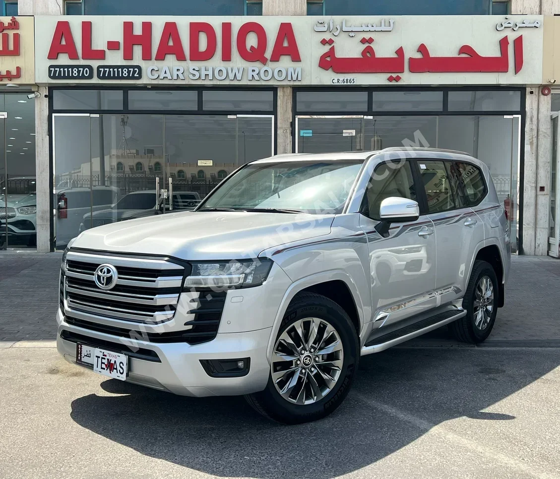 تويوتا  لاند كروزر  جي اكس ار توين توربو  2022  اوتوماتيك  145,000 كم  6 سلندر  دفع رباعي  اس يو في  فضي