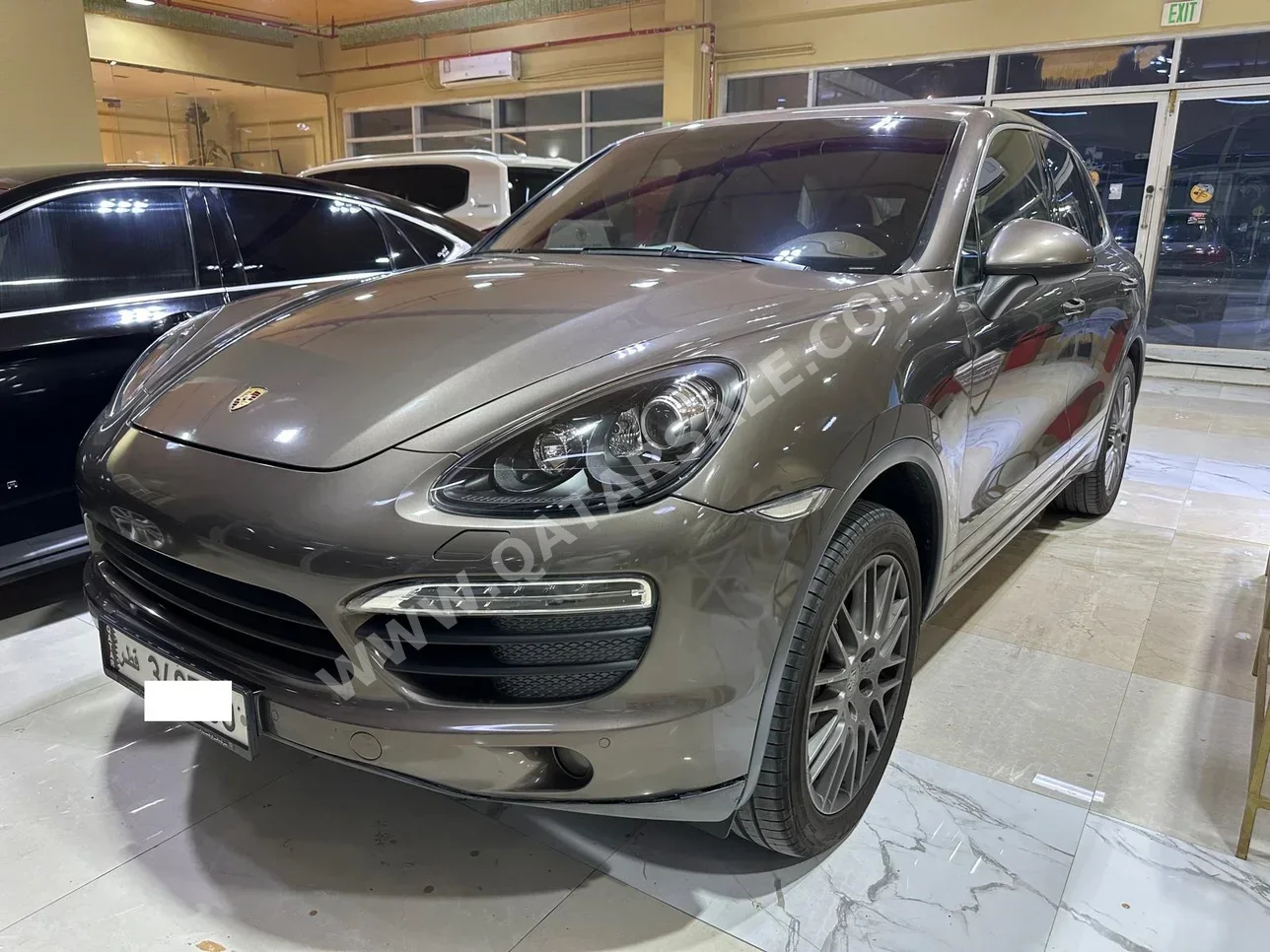 Porsche  Cayenne  S  2013  Automatic  200,000 Km  8 Cylinder  Four Wheel Drive (4WD)  SUV  Brown