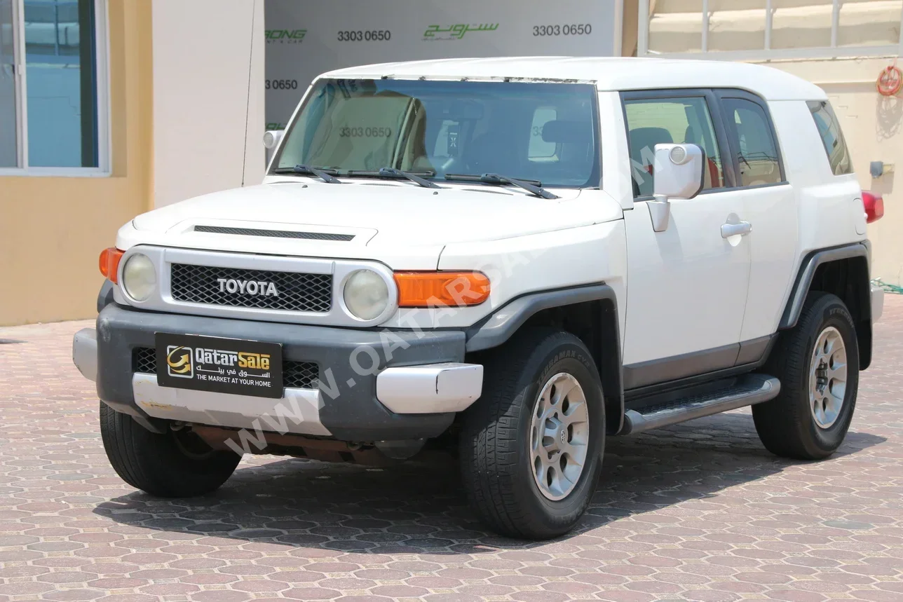 Toyota  FJ Cruiser  2012  Automatic  345,000 Km  6 Cylinder  Four Wheel Drive (4WD)  SUV  White
