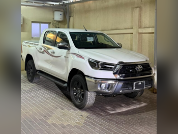Toyota  Hilux  SR5  2025  Automatic  0 Km  4 Cylinder  Four Wheel Drive (4WD)  Pick Up  White  With Warranty